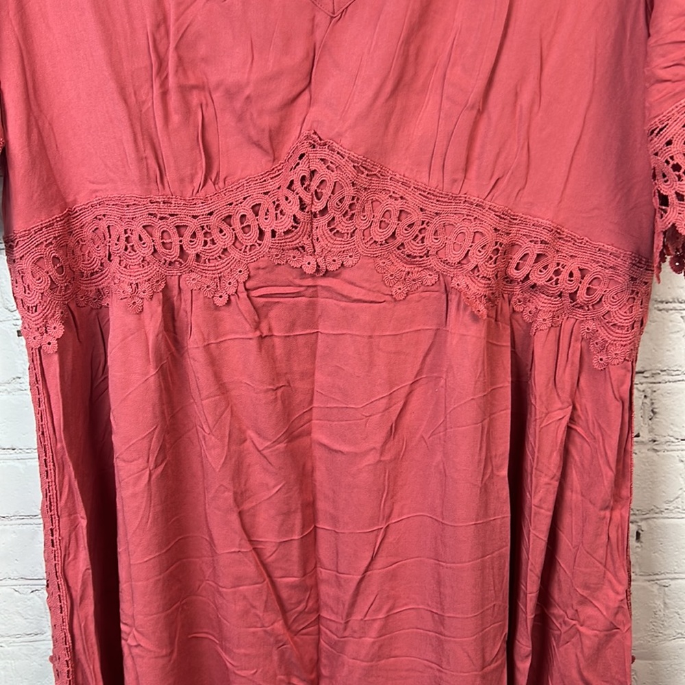 BloomChic Coral Midi Dress with Lace Trim - Picture 3 of 5